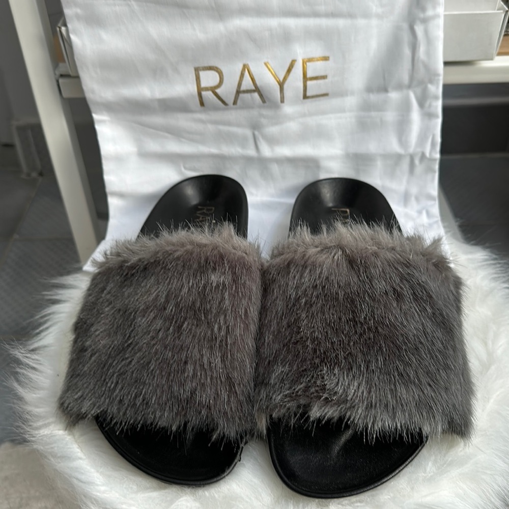 NWOT RAYE faux fur slippers size 8
